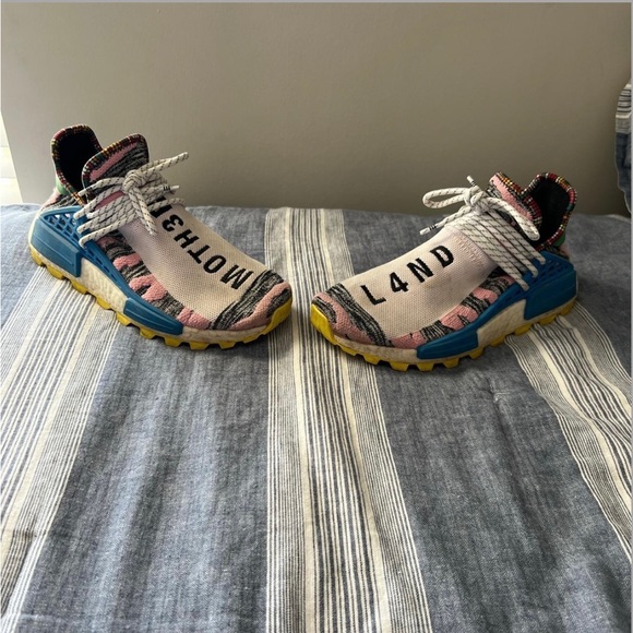 2018 Pharell x NMD Human Race ‘solar pack mother’ with original box and laces - Picture 2 of 4